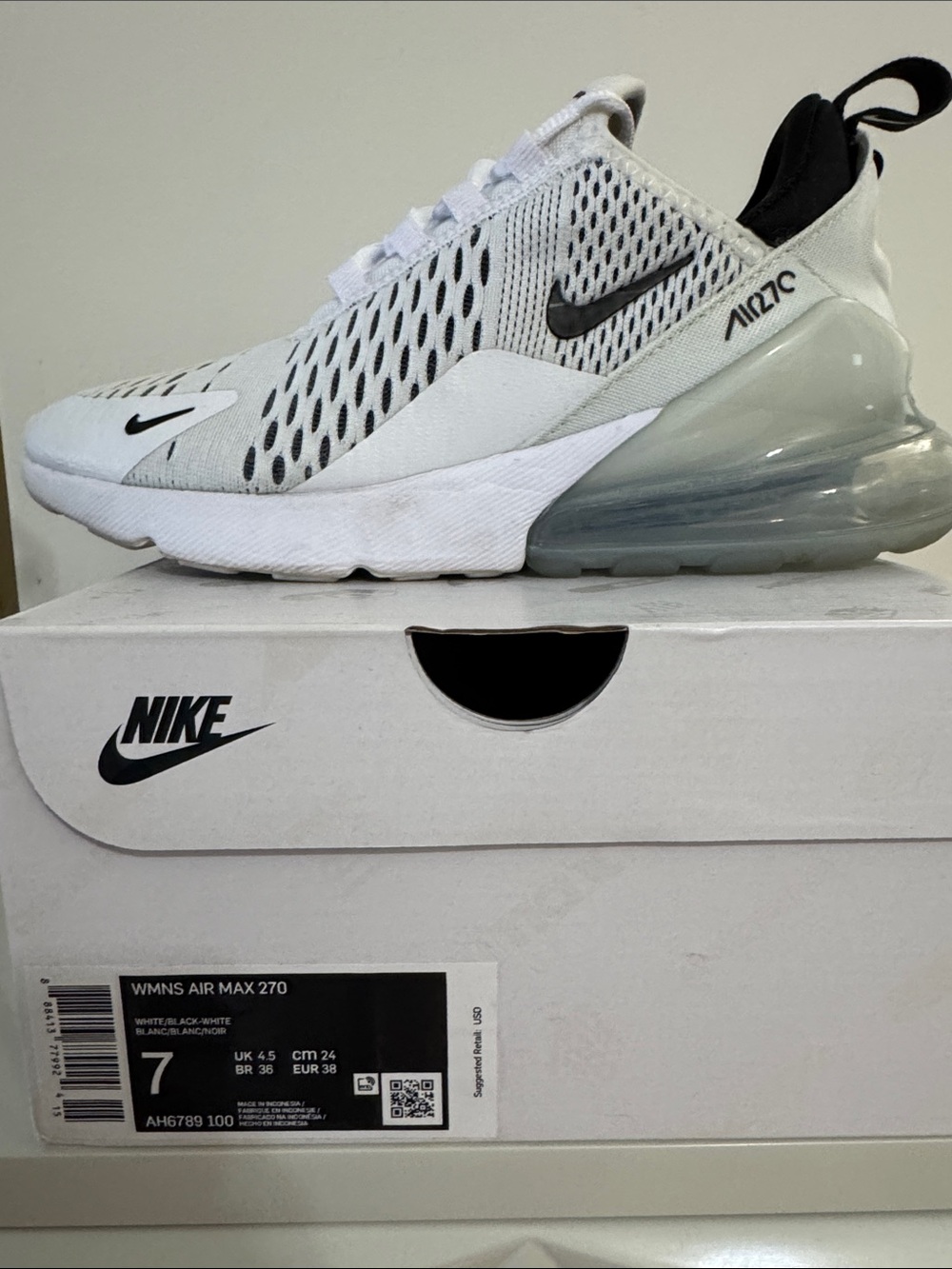 Nike Womens White and Black Air Max 270 Sneakers